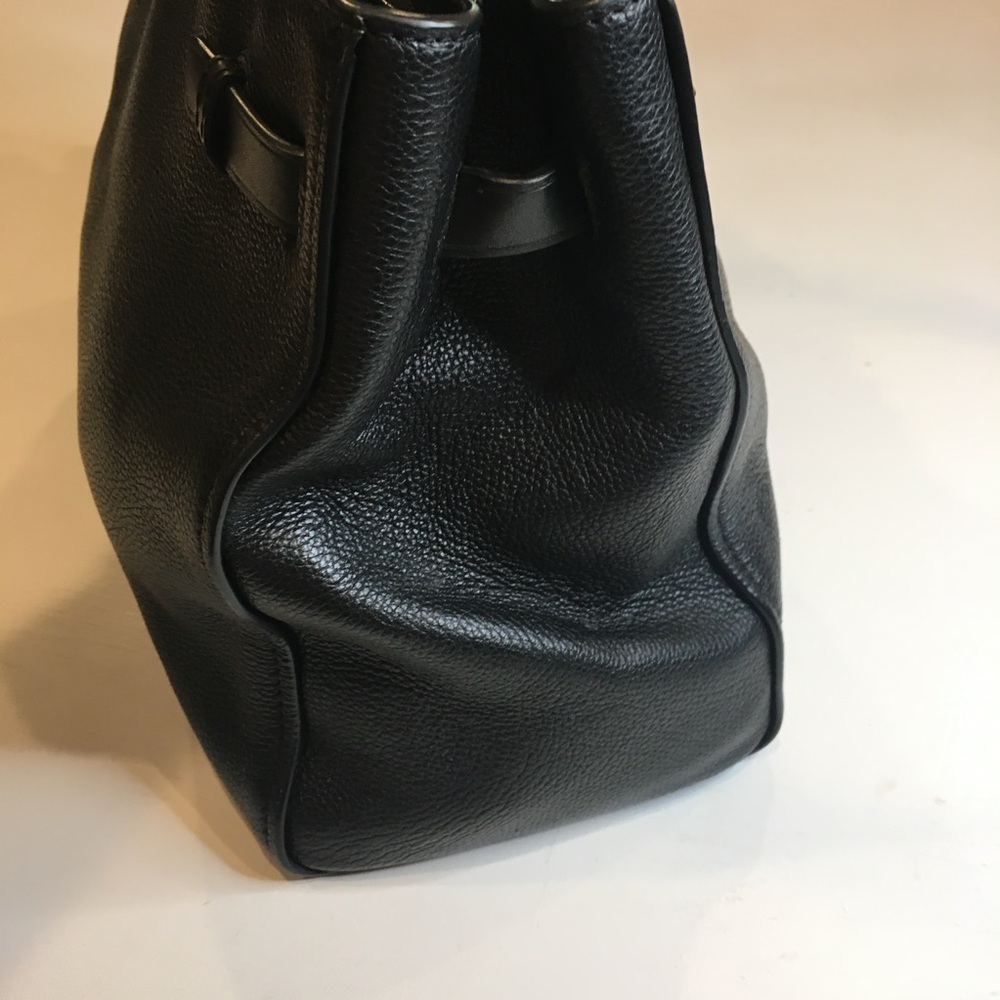 Michael Kors | Black Pebbled Leather Shoulder Bag with Gold Accents - Picture 5 of 15
